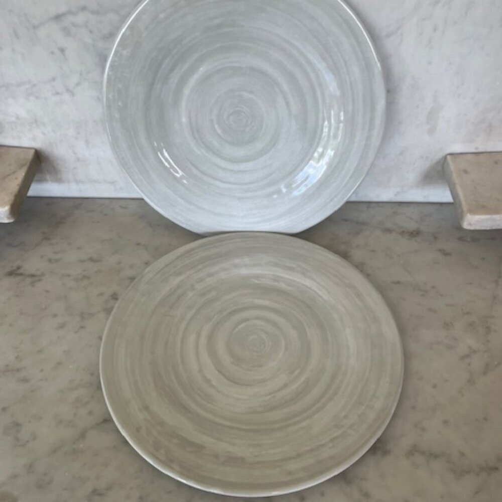 TOMMY BAHAMA Gray Swirl Melamine Dinner Plates (2)